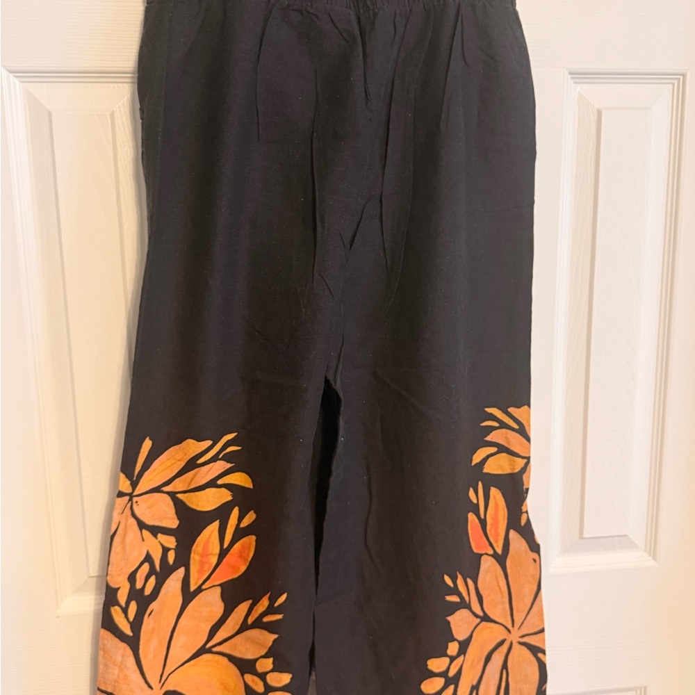 Panama Jack Black and Orange Cropped Pants